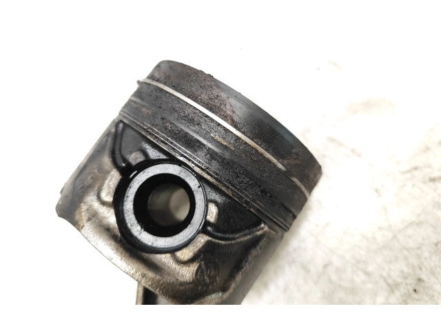 Píst N053E   BMW 1 F20 F21  pro naftový motor 1.5 B37D15 