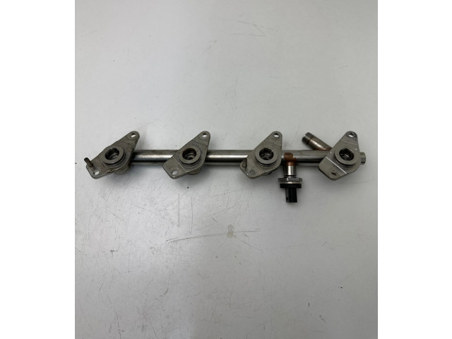 Vstřikovací lišta A2740700995, 1511000357140   Mercedes-Benz C W205    M 274.920 