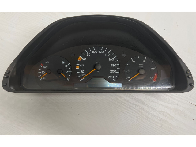 Přístrojová deska  Mercedes-Benz E W210 2002 2105409647, nr72  