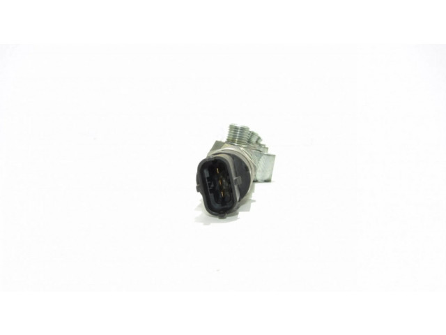 Vstřikovací lišta 048455   BMW 5 E39  pro naftový motor 2.5 25 6S 5 