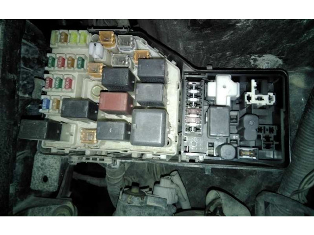Pojistková skříňka Řídící jednotka BSM 8272142040   Toyota RAV 4 (XA10) 2003