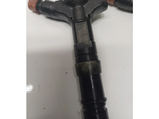 Vstřikovač 2367030010   Toyota Land Cruiser (J120)     