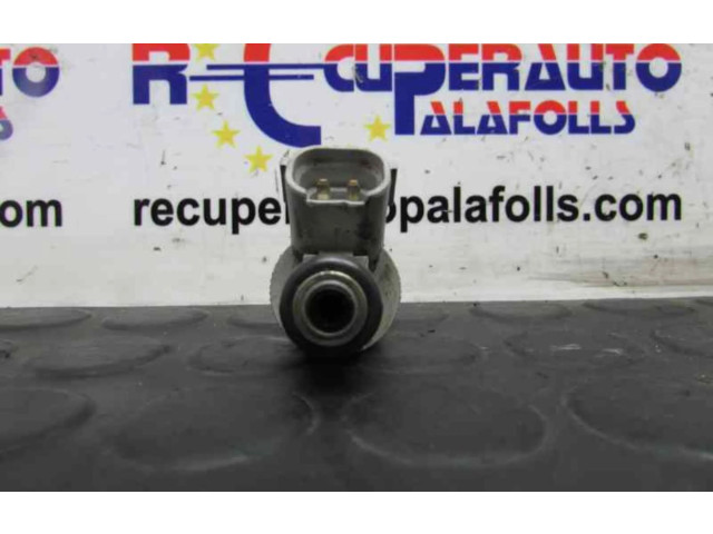 Форсунка MR988977    Mitsubishi Colt CZ3   