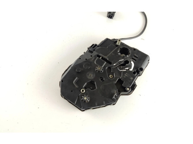 Замок багажника 2K0827426C    Volkswagen Caddy 2004 - 2010 года