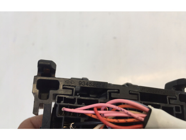   Pojistková skříňka 678835916R   Nissan Juke II F16 2021