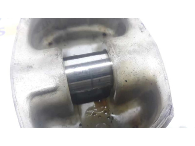 Píst 11257843748   BMW 5 E39   4.9  