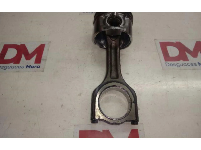 Píst 2H0242602425   Peugeot 208     
