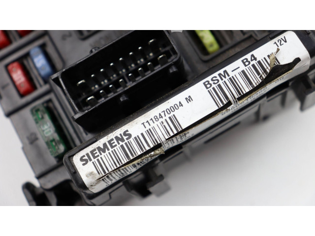 Поршень Блок предохранителей 8HZ 9650618380, T118470004M  Peugeot 1007  
