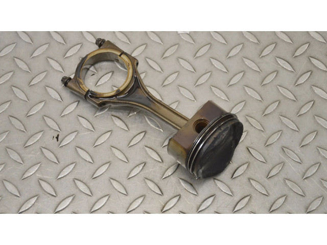 Píst 06EA   Audi A6 S6 C6 4F    AUK 