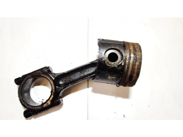 Píst    Peugeot 605  pro naftový motor 2.1  