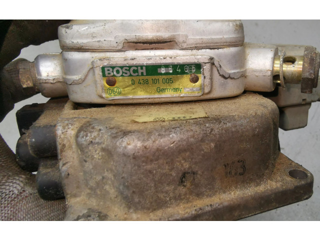 Vstřikovací lišta 0438121011, 026133353   Audi 80 90 B3     
