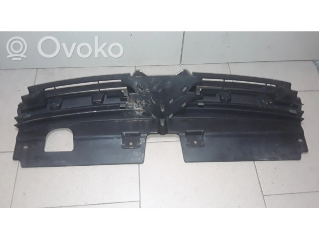 Передняя решётка Citroen C5 2001-2004 года 9636751980      