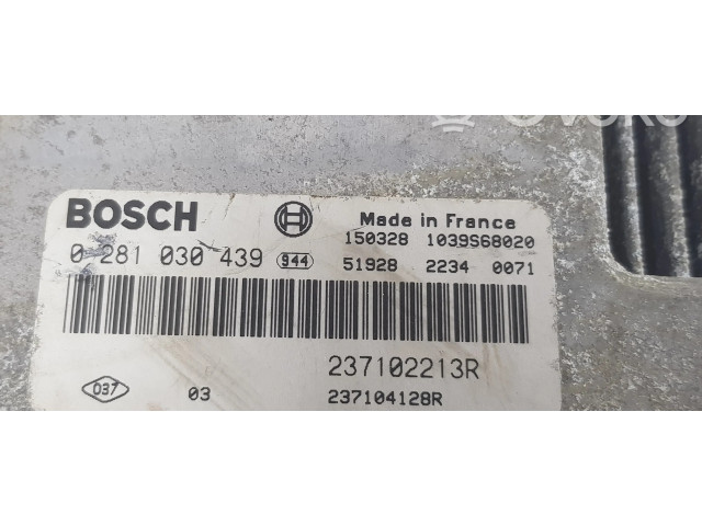 Řídící jednotka 237102213R   Dacia Dokker 2010