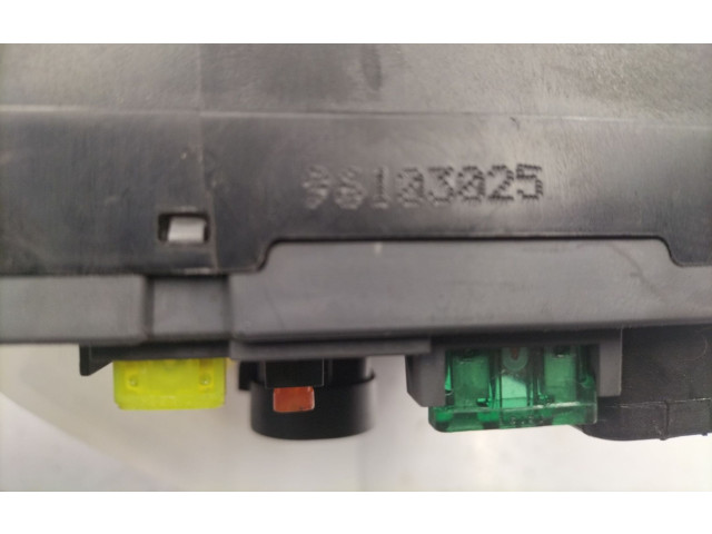 Pojistková skříňka Řídící jednotka BSM 9807028780   Peugeot 308 2010