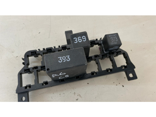  Pojistková skříňka 4B1937503   Audi A6 S6 C5 4B 2004