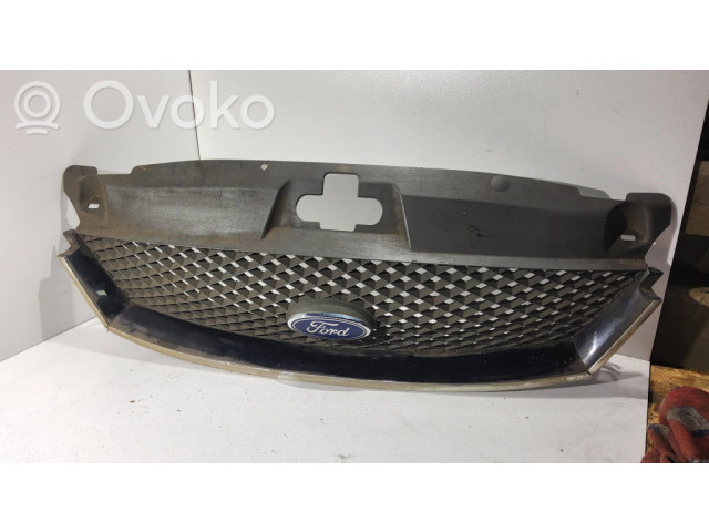 Верхняя решётка Ford Mondeo Mk III 2000-2007 года 1S7X8A133AK      