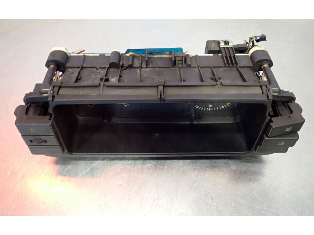 Панель приборов 8111733181117332   Audi 80 90 B2       