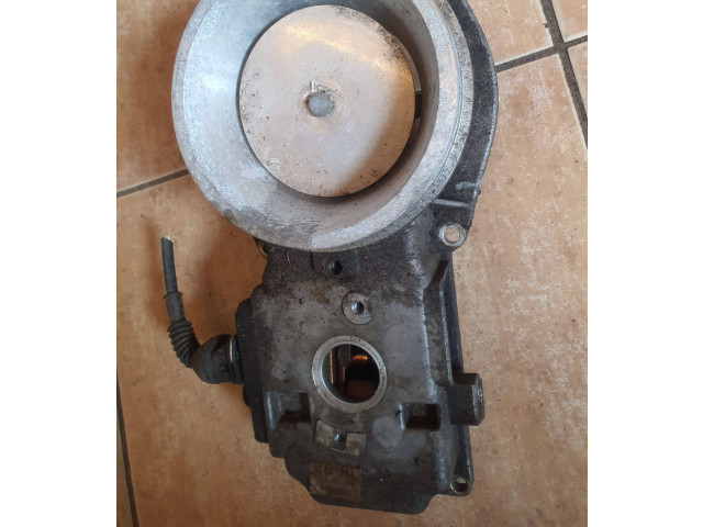Топливная рампа 0438121011, 026133353   Audi 80 90 B3  