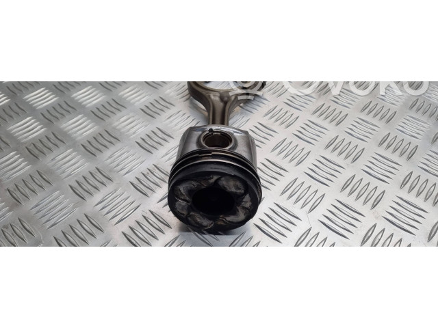 Píst    Audi A6 S6 C5 4B     