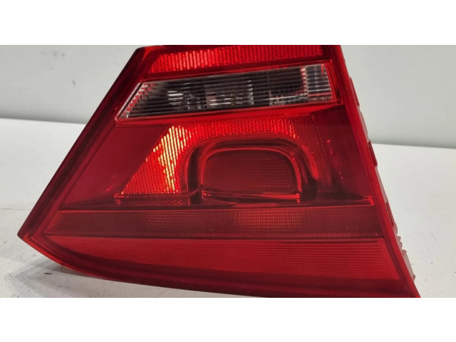 Задний фонарь левый 561945093    Volkswagen PASSAT B7 USA   2012-2019 года