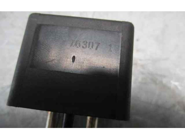   Pojistková skříňka 0015426519, 0332002197   Mercedes-Benz C W202 1997
