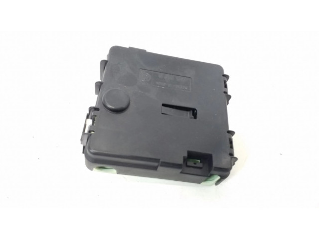 Блок предохранителей 6928945   BMW X3 E83    
