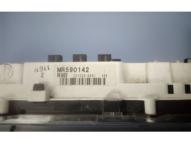 Přístrojová deska  Mitsubishi Pajero 2004 MR590142, R9D  