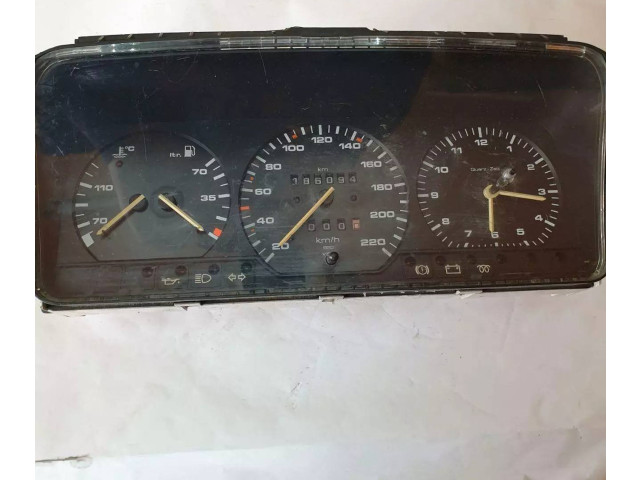 Přístrojová deska  Volkswagen PASSAT B3 1992 81117621  