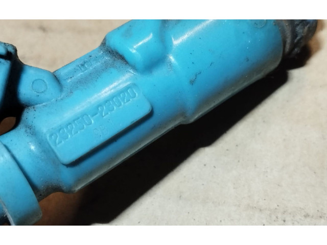 Vstřikovač 2325023020   Toyota Yaris     