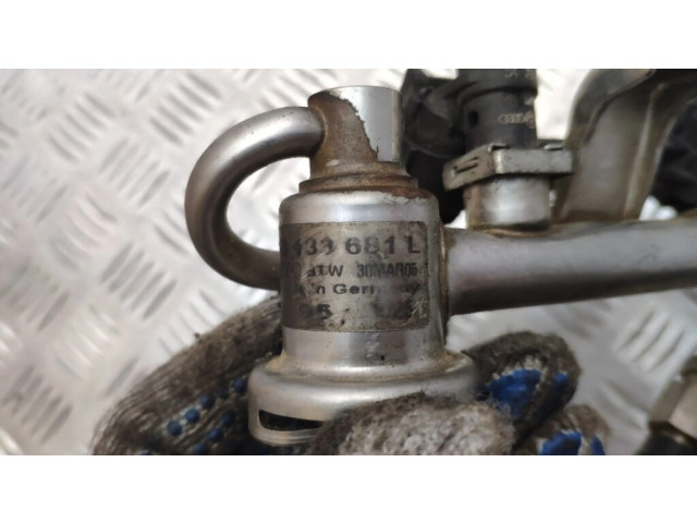Vstřikovací lišta 06B133681L, 06B133551T   Audi A4 S4 B6 8E 8H  pro benzínový motor 2.0  