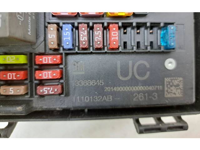 Блок предохранителей 13368645   Opel Zafira C    