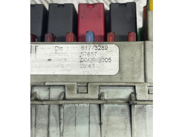 Блок предохранителей 57657, 51773289   Fiat Stilo 2002