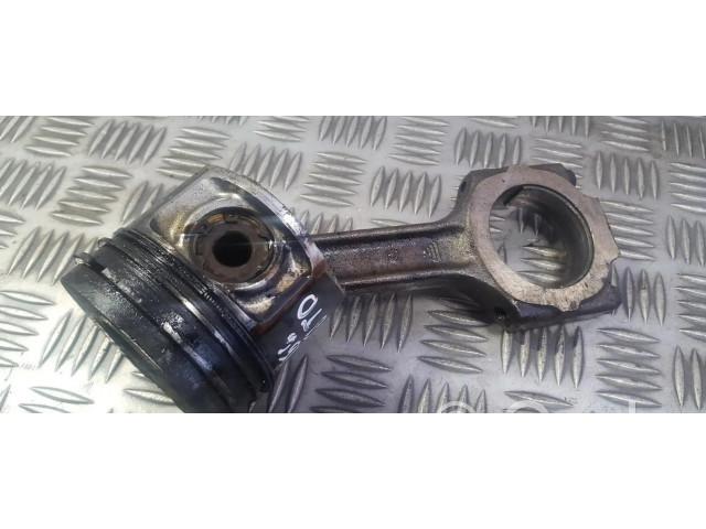 Píst    Alfa Romeo 156  pro naftový motor 1.9  