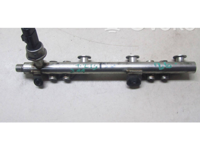 Топливная рампа 175204385R   Nissan Qashqai   для двигателя HRA2
