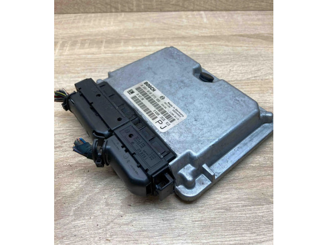 Блок управления двигателем Блок управления 24417198, 0281010273   Opel Omega B2