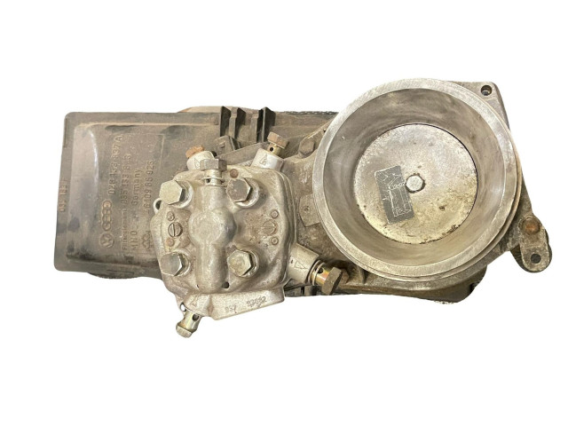 Топливная рампа 0438121011   Audi 80 90 B3  