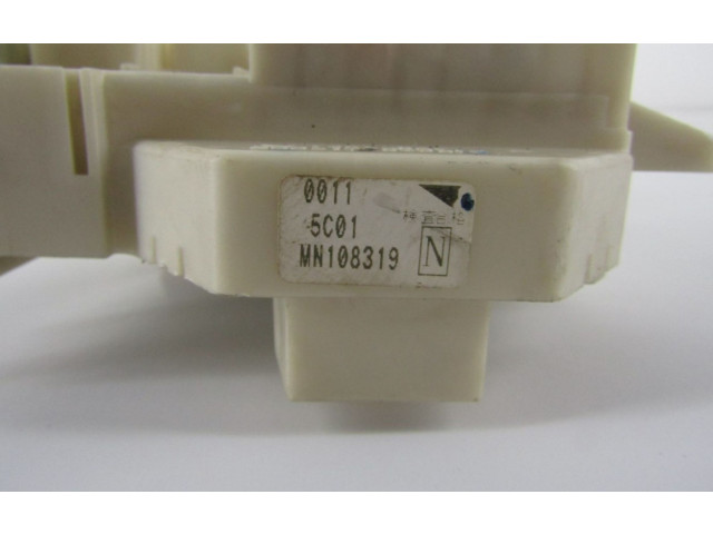 Блок предохранителей mn108319   Mitsubishi Colt CZ3    