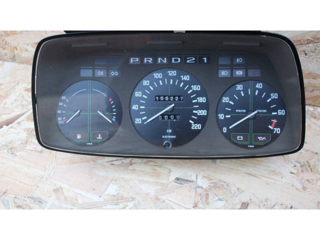 Přístrojová deska  BMW 7 E23 1983 1360857  