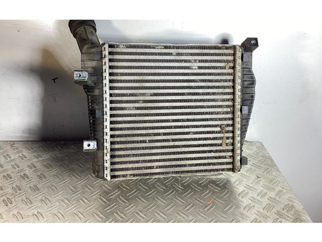 Интеркулер  7P0145804B, 7L0117030   Volkswagen Touareg II 