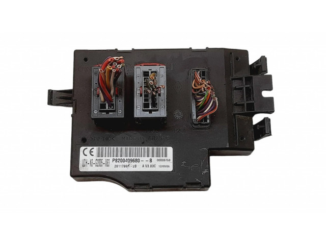 Блок комфорта P8200409680, 28117960   Renault Trafic II (X83)   