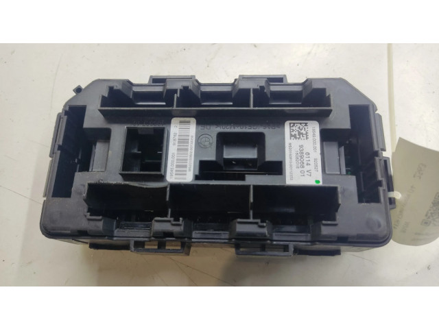Блок предохранителей  9389068   BMW 4 F36 Gran coupe    