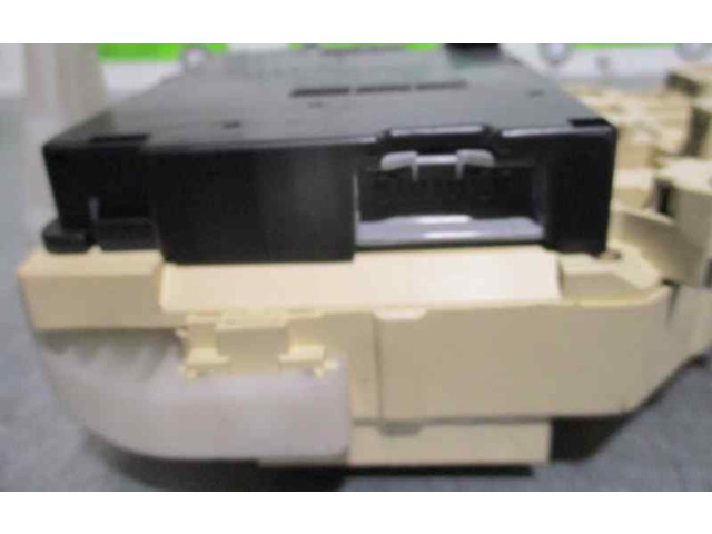 Pojistková skříňka Řídící jednotka BSM 8274247010, 8274247010   Toyota Prius (XW10) 2002