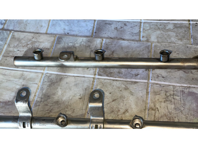 Vstřikovací lišta 04861581AB   Chrysler Pacifica  pro benzínový motor 3.5  