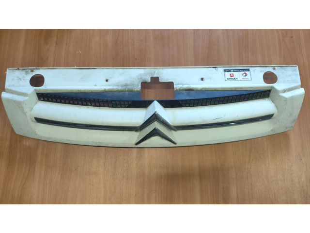 Передняя решётка Citroen Berlingo 2003-2007 года 9644758177      