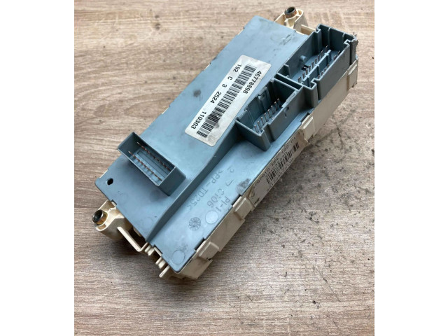 Блок предохранителей 46778898, 110303   Fiat Stilo    