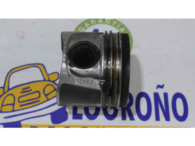 Píst 7701479102   Renault Trafic I  pro naftový motor 2.0  