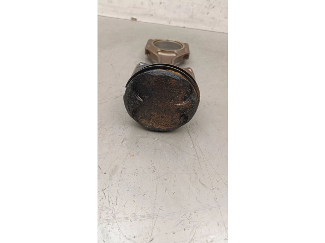 Píst 7504422   BMW 3 E46  pro benzínový motor 2.0 N42B20 
