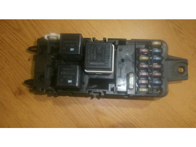 Блок предохранителей  mb953355   Mitsubishi Carisma    