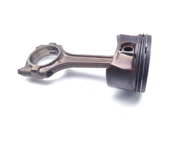 Píst A16XER   Opel Astra J    A16XER 