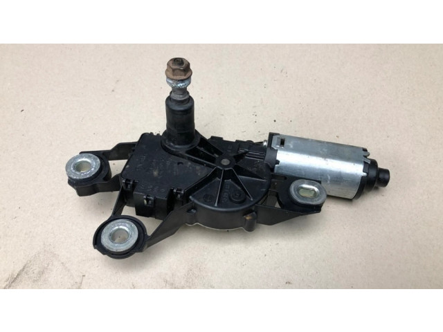 Моторчик заднего дворника 3R9955711, W000017395    Seat Exeo (3R)